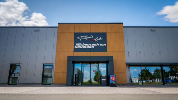 Repräsentativer Eingang Küchencentrum Holtmann